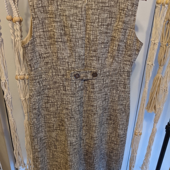 Chapter One Linen Dress - Picture 3 of 3